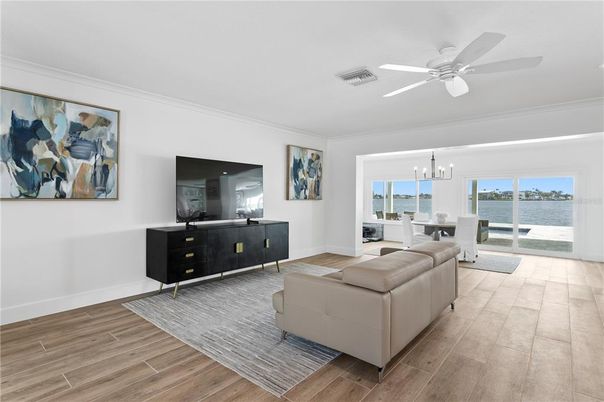 Chandelier, Dining room, Interior, Living room, Pendant Lights, Water, Wood Texture Flooring