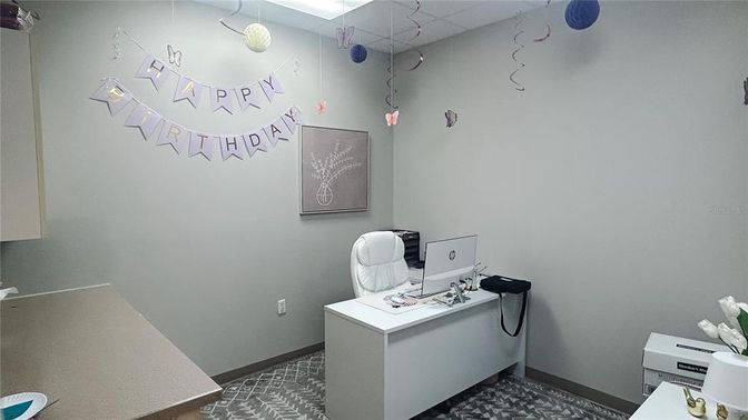 Home Office, Interior
