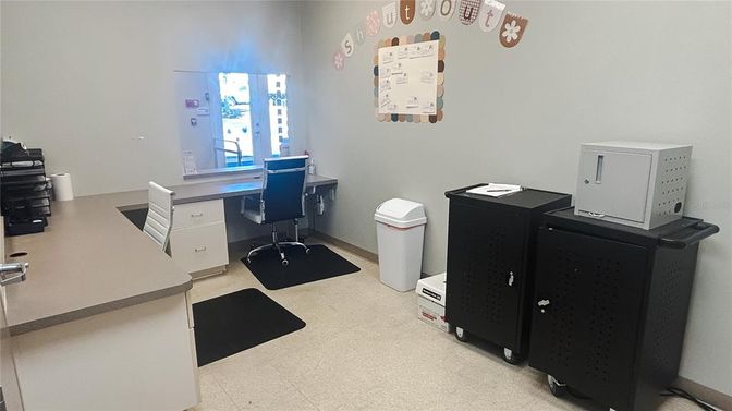 Home Office, Interior