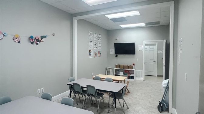Dining room, Interior, Recessed Lighting