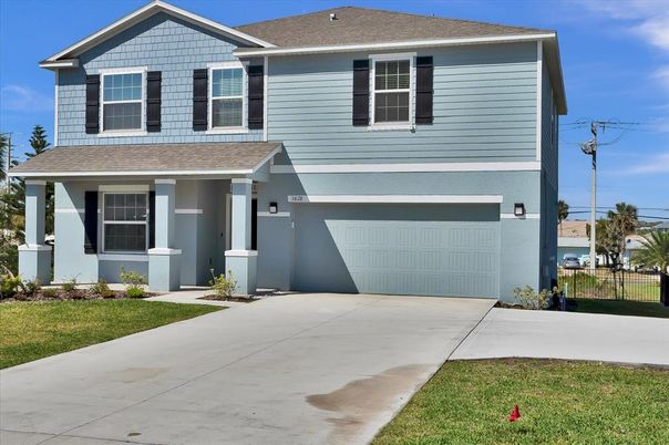Attached, Exterior, Facade, American Craftsman