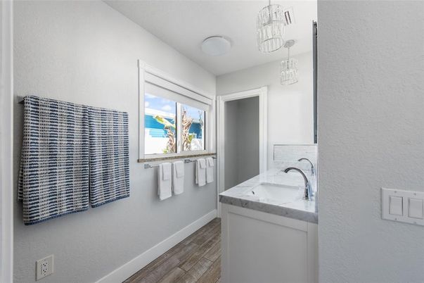 Bathroom, Interior, Pendant Lights, Wood Texture Flooring