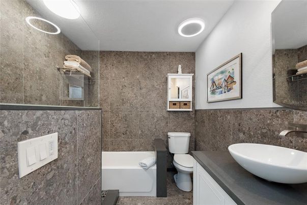 Bathroom, Interior, Recessed Lighting