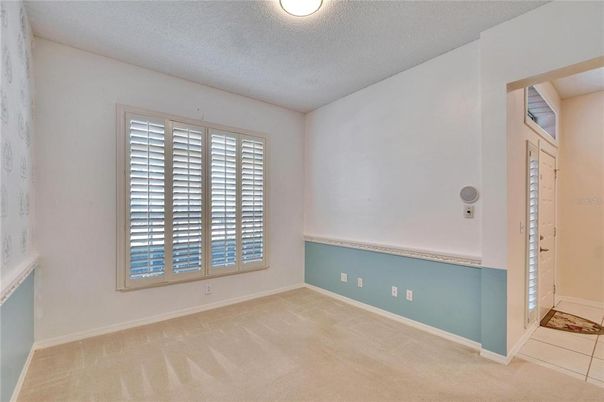 Empty room, Interior