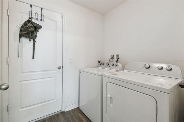 Interior, Washer, Wood Texture Flooring
