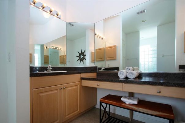 Bathroom, Dual Sink Vanities, Interior, Recessed Lighting