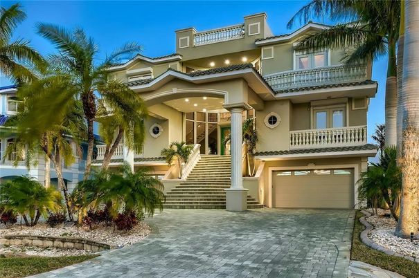 Attached, Exterior, Facade, Mediterranean