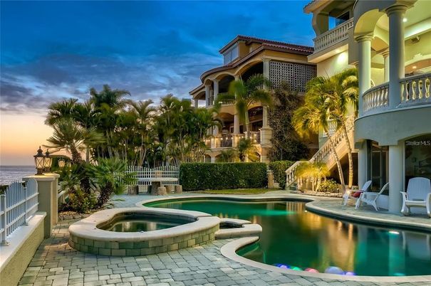 Exterior, Pool, Water
