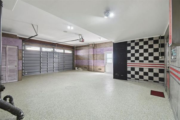 Garage, Interior
