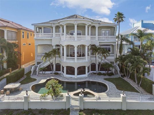Exterior, Facade, Pool, Mediterranean