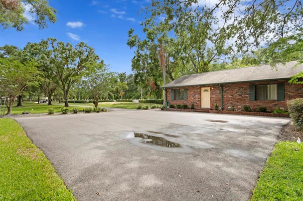 Backyard, Exterior, Facade, Brick Facade, Ranch