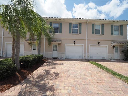 Attached, Exterior, Facade, Mediterranean