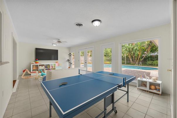 Game Room, Interior