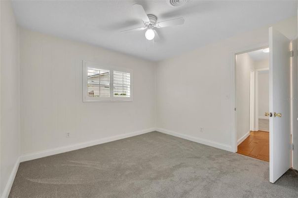 Empty room, Interior