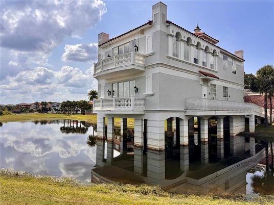 Exterior, Lake