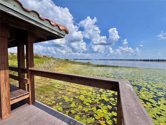 Exterior, Lake