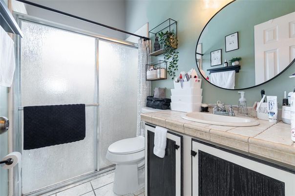 Bathroom, Interior, Tile Countertops