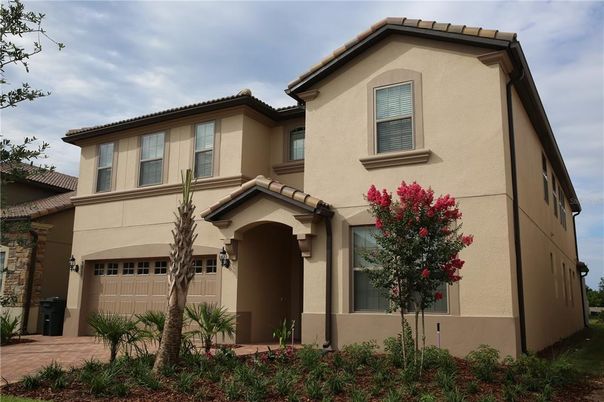 Attached, Exterior, Facade, Mediterranean