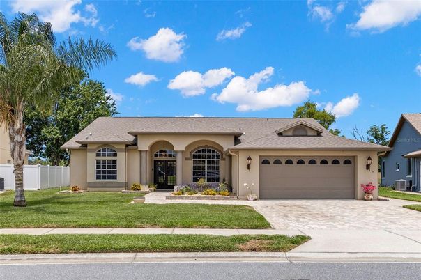Attached, Exterior, Facade, Ranch