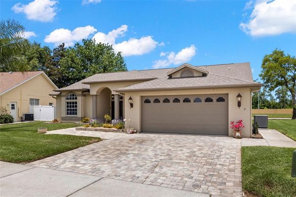 Attached, Exterior, Facade, Ranch