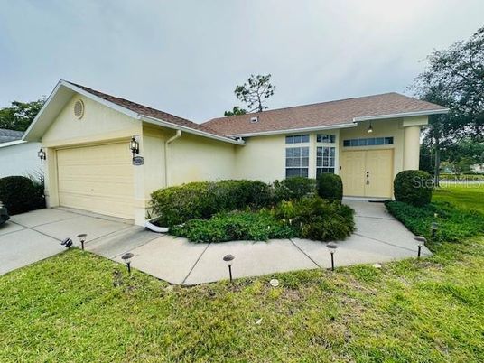 Attached, Exterior, Facade, Ranch