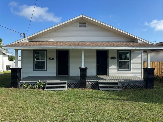 Exterior, Facade, American Craftsman