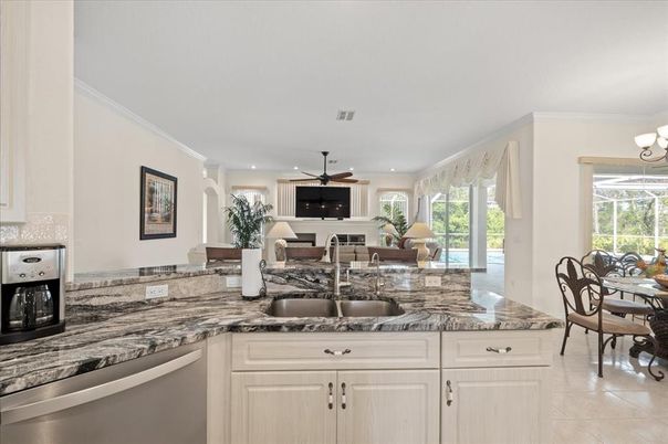 Dining room, Interior, Kitchen, Pendant Lights, Recessed Lighting