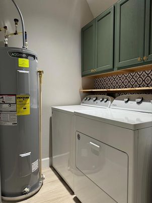 Interior, Washer, Wood Texture Flooring