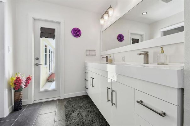 Bathroom, Dual Sink Vanities, Interior, Recessed Lighting