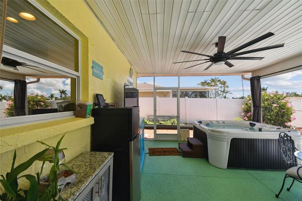 Exterior, Hot Tub