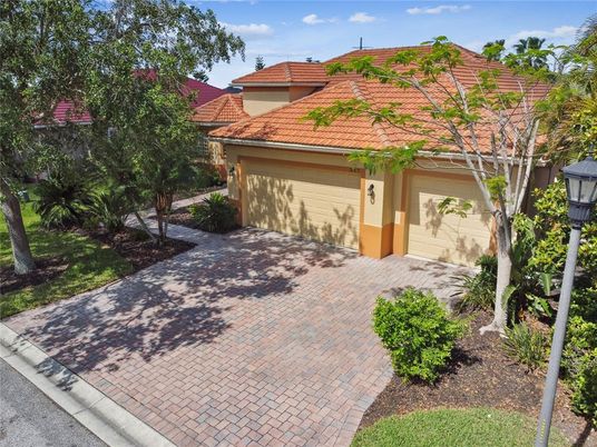 Attached, Exterior, Facade, Mediterranean