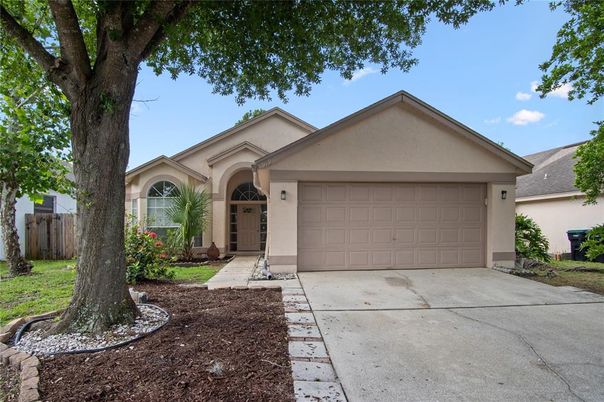 Attached, Exterior, Facade, American Craftsman