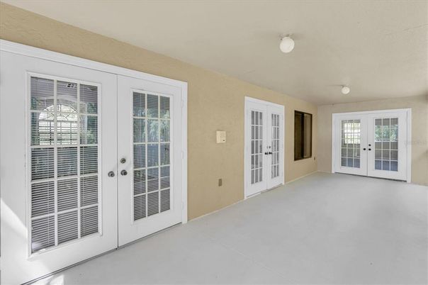Empty room, Interior