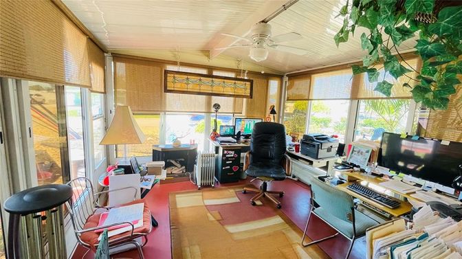 Home Office, Interior