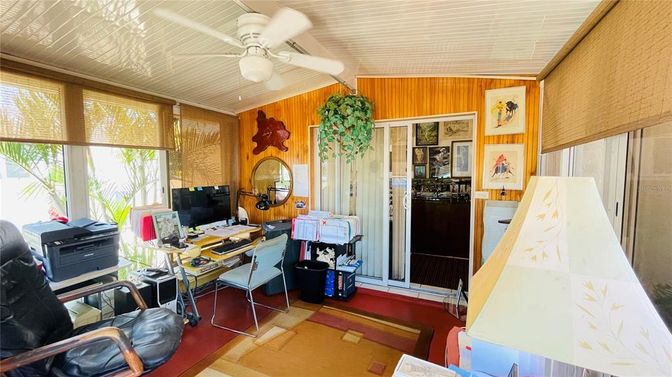Home Office, Interior