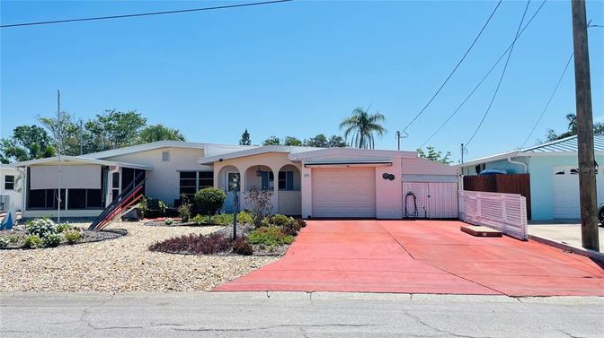 Attached, Exterior, Facade, Ranch