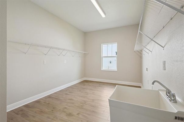 Interior, Walk-in Closets, Wood Texture Flooring
