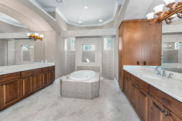 Bathroom, Dual Sink Vanities, Interior, Recessed Lighting