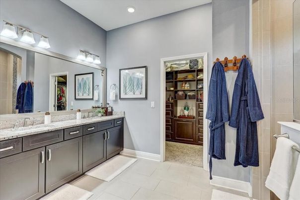 Bathroom, Dual Sink Vanities, Interior, Recessed Lighting