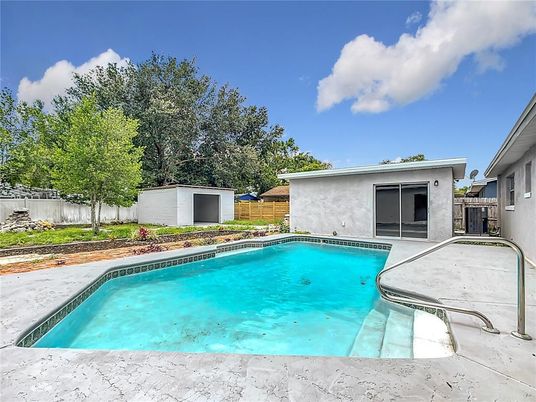 Exterior, Pool