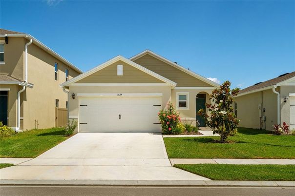 Attached, Exterior, Facade, American Craftsman
