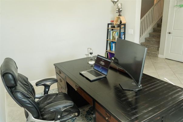 Home Office, Interior