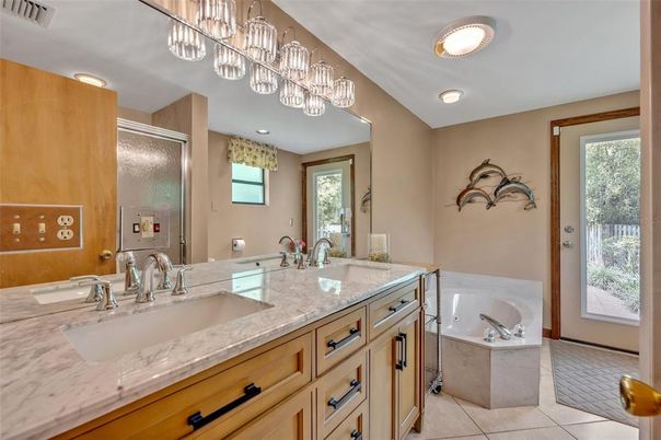 Bathroom, Dual Sink Vanities, Interior, Recessed Lighting