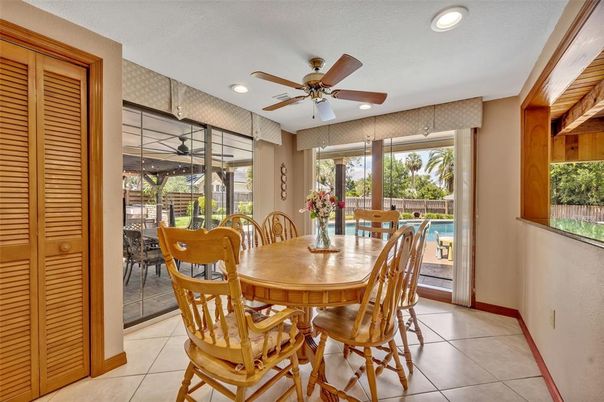 Dining room, Interior, Recessed Lighting