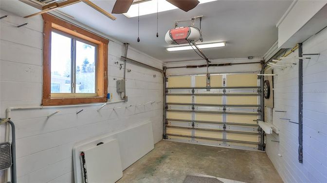 Garage, Interior