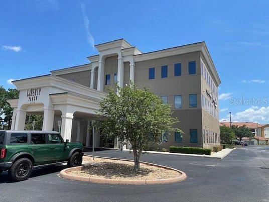 Exterior, Facade, Modern