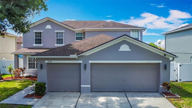 Attached, Exterior, Facade, American Craftsman