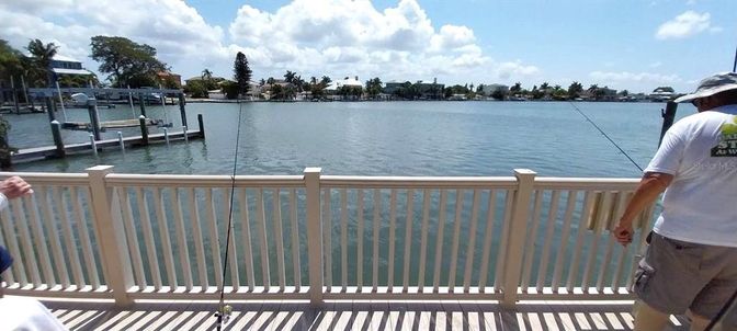 Exterior, Lake