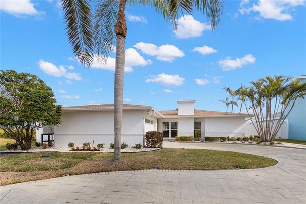 Backyard, Exterior, Facade, Ranch