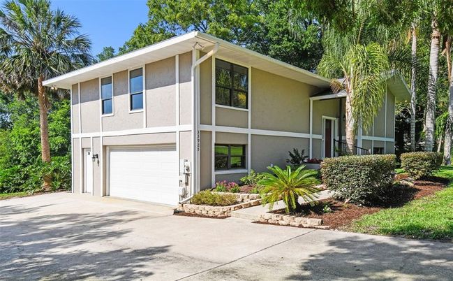 Attached, Exterior, Facade, Modern